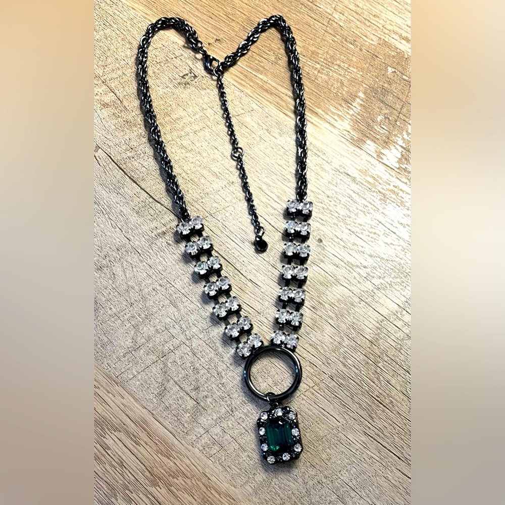 💚🖤🩶Glam Fashion Adjustable Necklace with Faux Emerald Square Pendant.Like New
